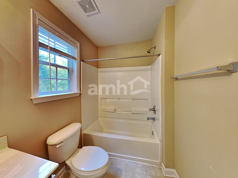 Building Photo - 859 Castlebottom Dr