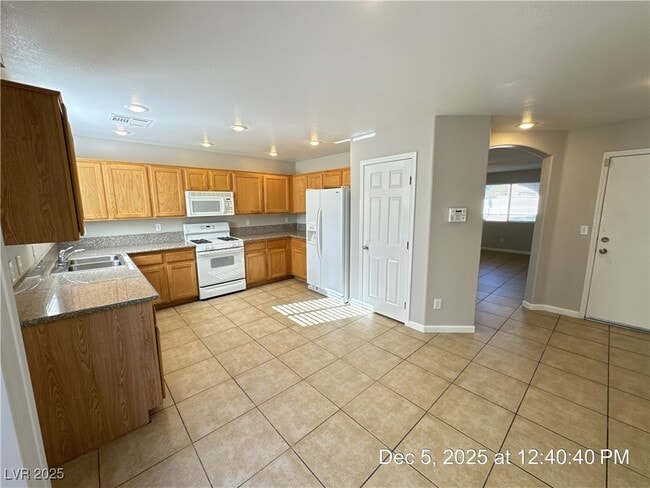 Building Photo - 75 Aldarra Canyon Ave