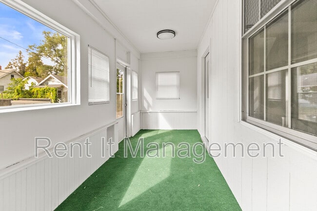 Building Photo - 3042 Cottage Grove Ave