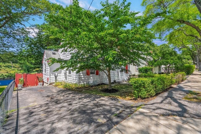 Building Photo - 567 Poplar St