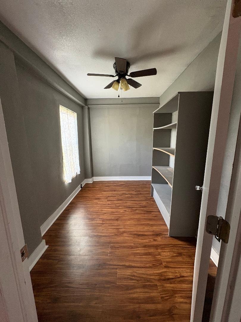 Building Photo - 307 E 3rd St