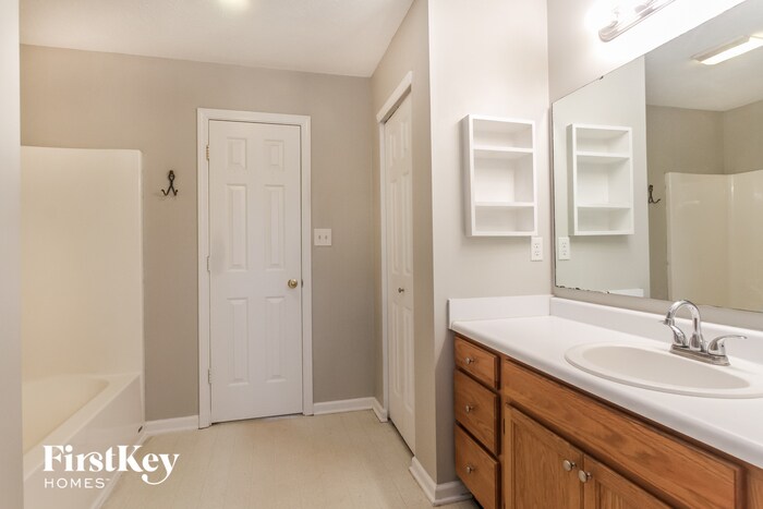 Building Photo - 757 Kingston Cir