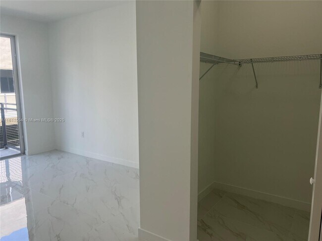 Building Photo - 1010 SW 69th Ave