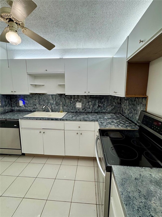 Building Photo - 2495 SW 82nd Ave