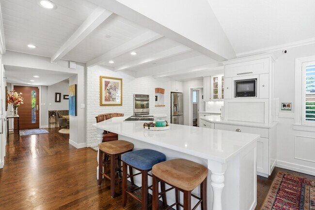Building Photo - 2721 Wilshire Dr S
