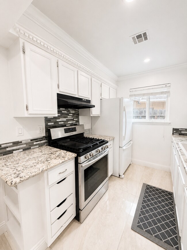 Building Photo - 55+ Community in Bay Village!