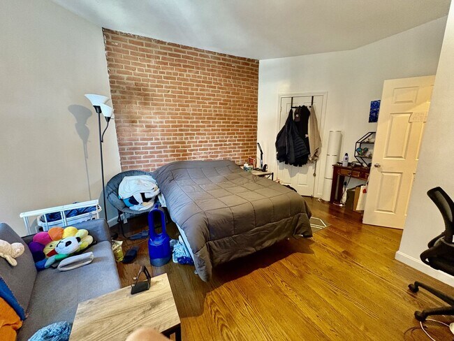 Building Photo - 2bed/1 bath in Allston