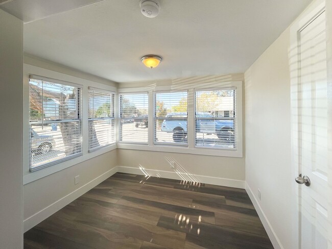 Building Photo - Refinished 3 Bedroom Seaside Cutie - Available July 1st 2026