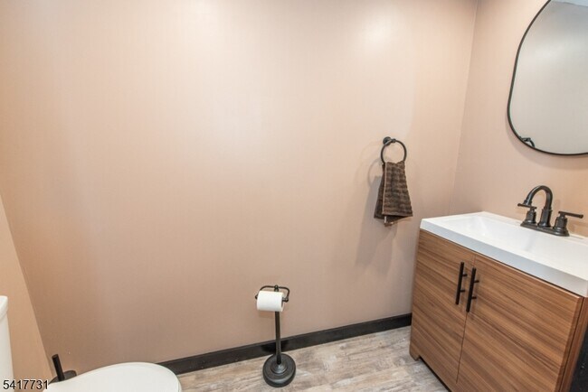 Building Photo - 129 Ryerson Rd