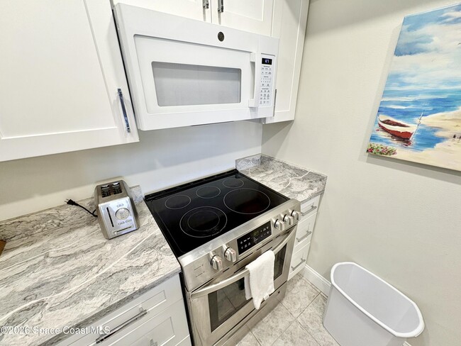 Building Photo - 7101 Ridgewood Ave