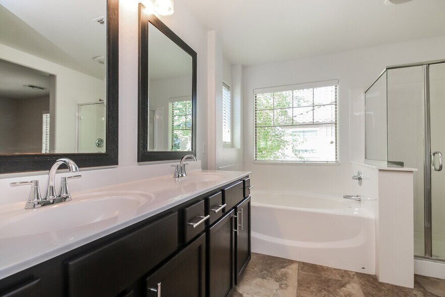 Building Photo - 92 E Catclaw St