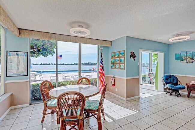 Building Photo - 1820 New Palm Way