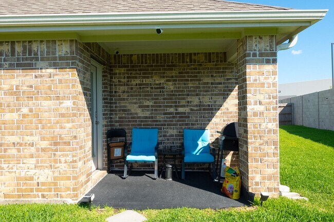 Building Photo - 5108 Marcasca Dr