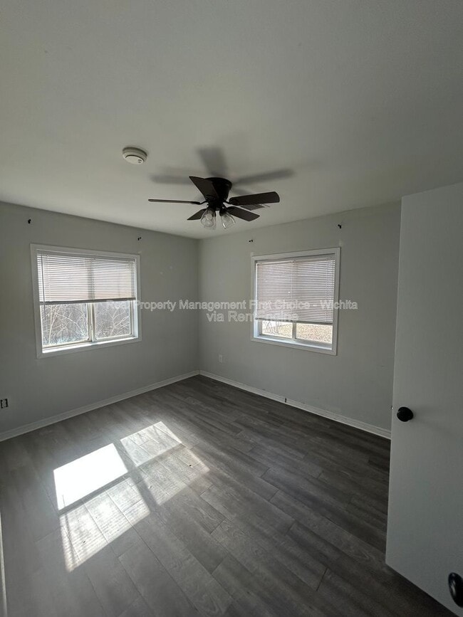 Building Photo - 200 S Lamar Ave