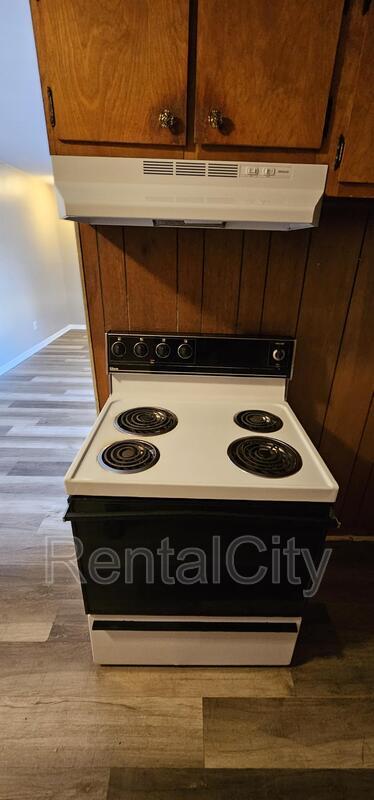 Building Photo - 605 Lake Rd