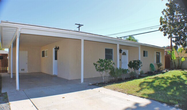 Building Photo - Charming Riverside Home on Hillside Avenue!