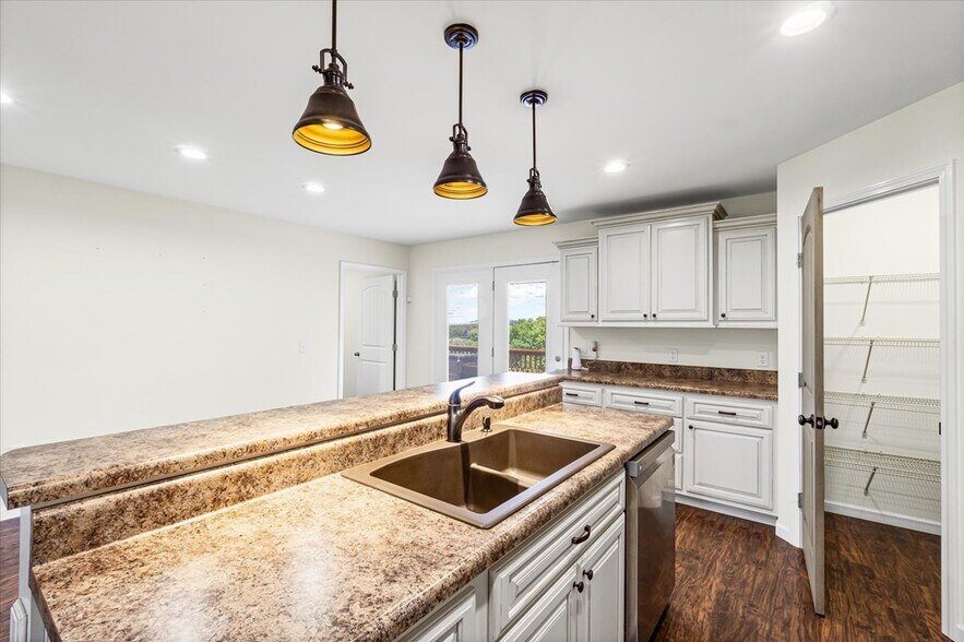 Building Photo - 242 Mirage Dr