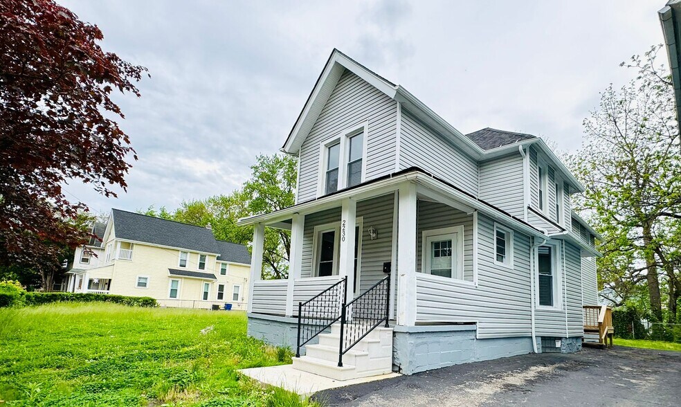 Primary Photo - 2230 E 90th St