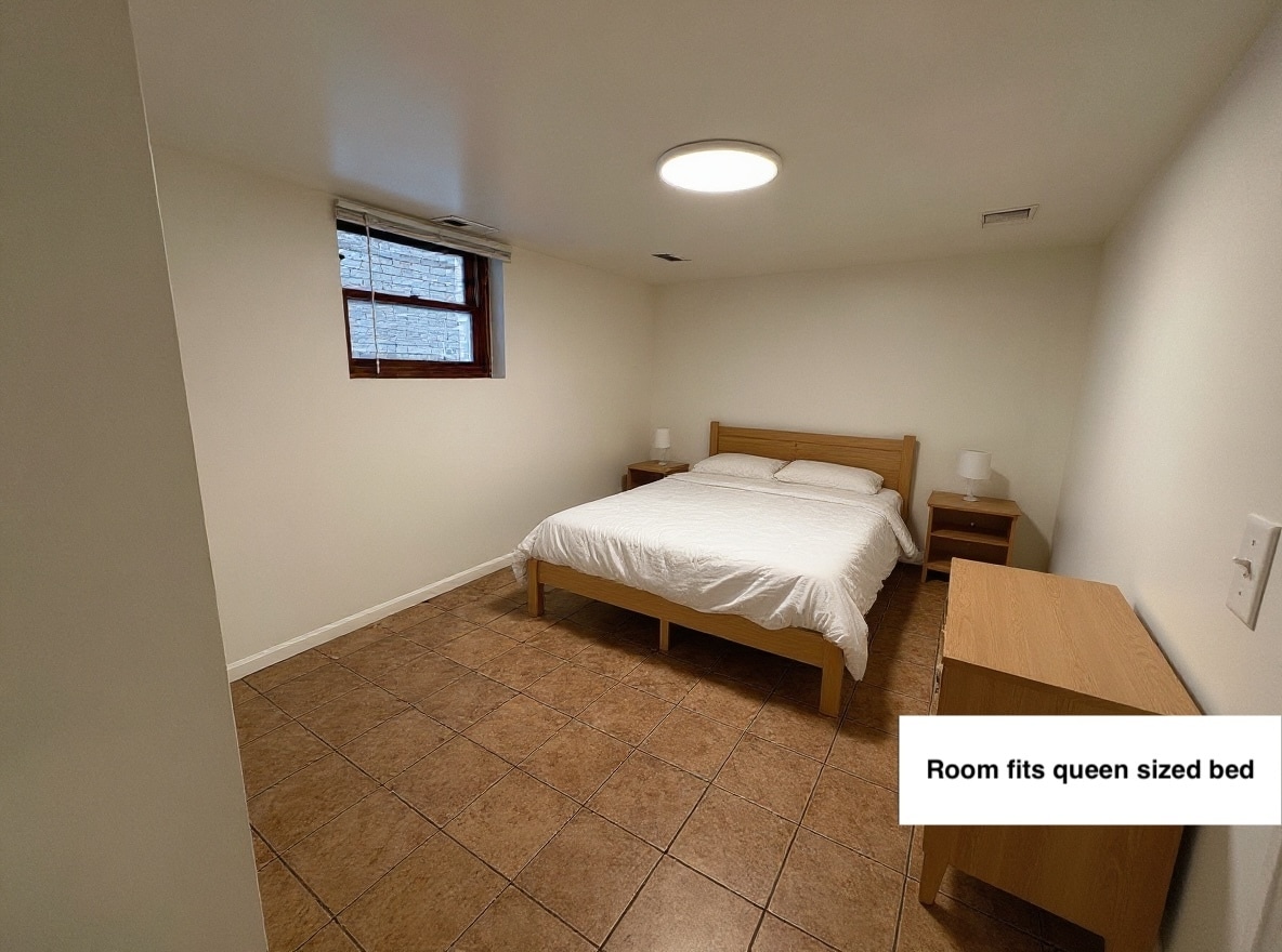 Bedroom can fit queen sized bed - 2820 N Hamlin Ave