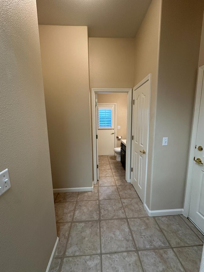 Building Photo - 535 W Decatur Ave