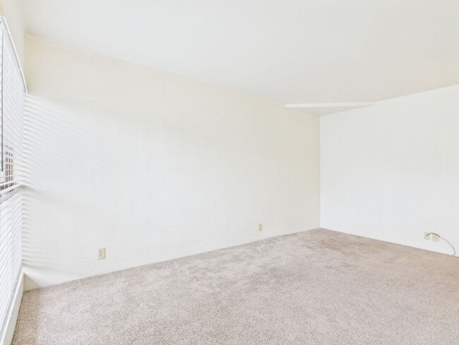 Building Photo - 1 bedroom Ocean Forest condo for rent