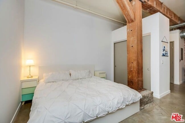 Building Photo - 527 Molino St