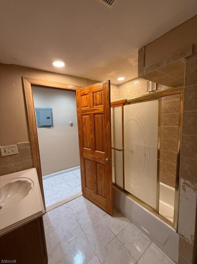 Building Photo - 389 Amherst St