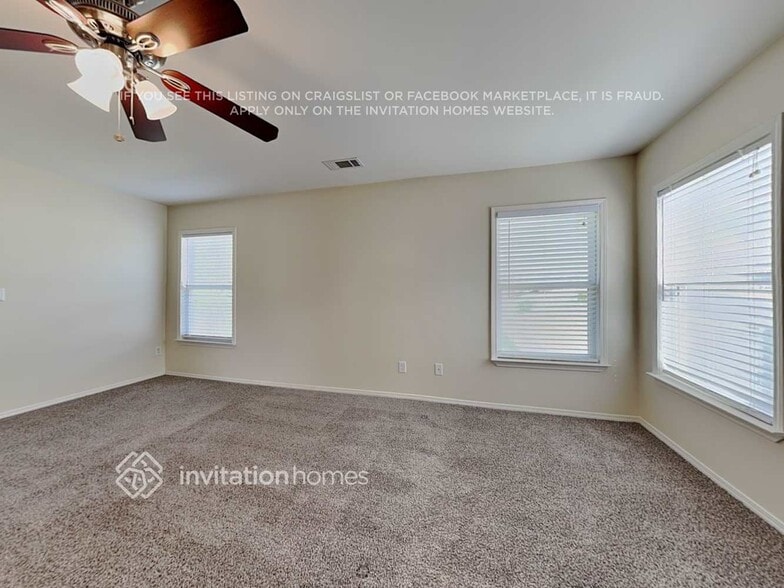 Building Photo - 120 Tulip Dr
