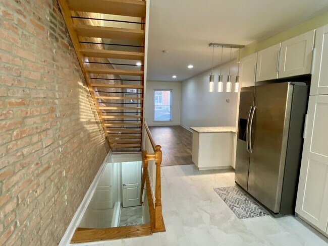 Building Photo - 634 S Newkirk St