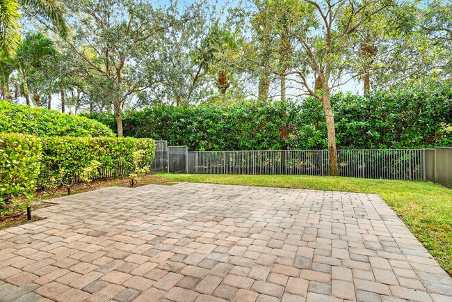 Building Photo - 4527 Cadiz Cir