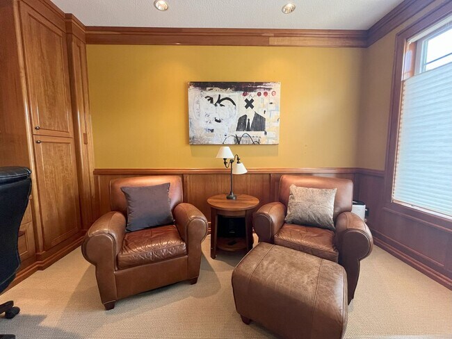Building Photo - Forest-View Luxury Home with 5 Bedrooms, L...