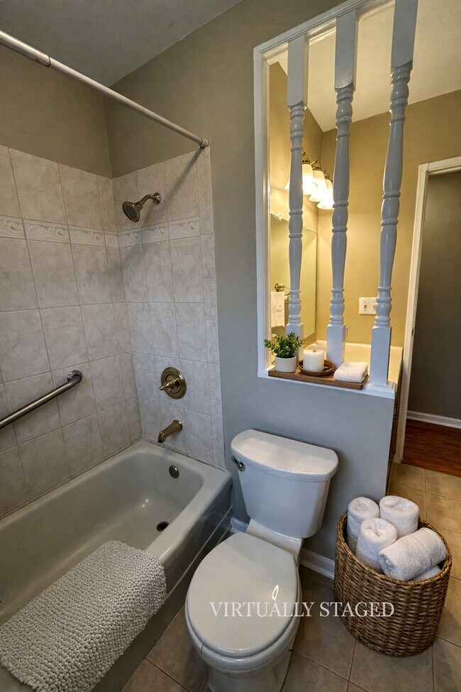 Building Photo - 5508 S Stough St