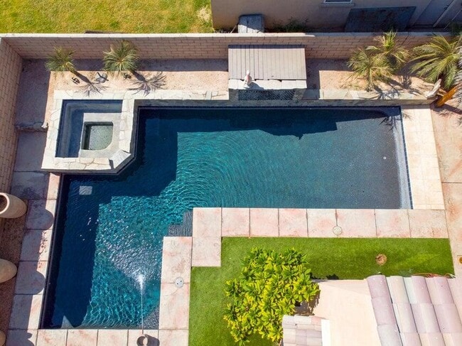 Building Photo - 52165 Allende Dr