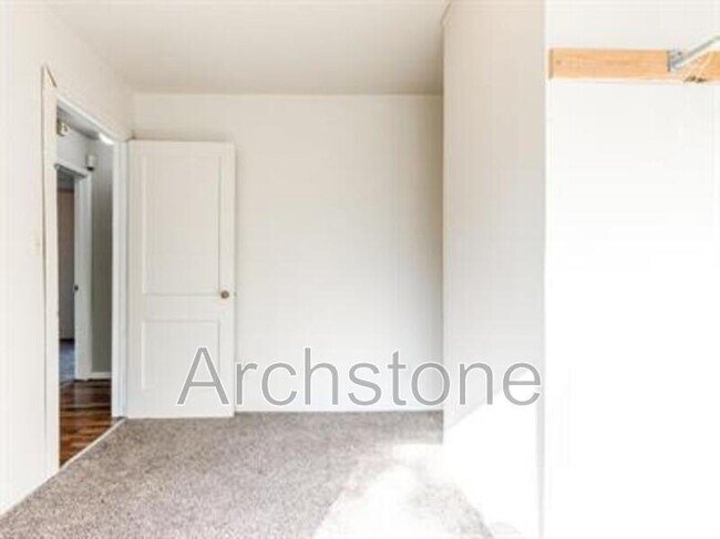 Building Photo - 1004 Sandra Dr