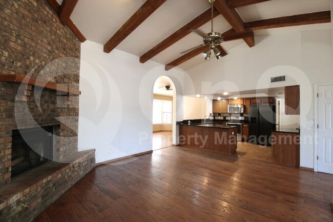 Building Photo - 2827 E Adobe St