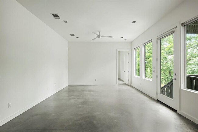 Building Photo - 1302 S 5th St