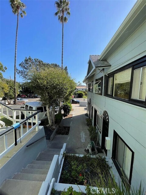 Building Photo - 274 Cliff Dr