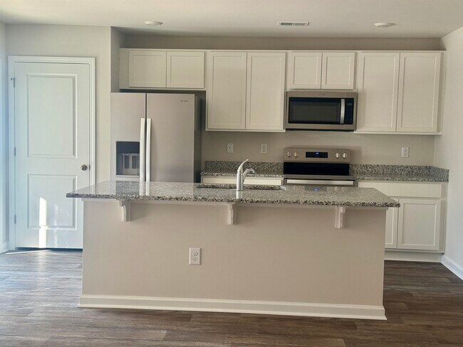 Building Photo - 390 Acosta Cir