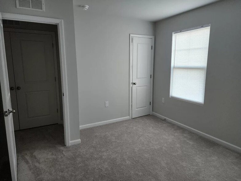 Building Photo - 325 Devon Cliffs Dr