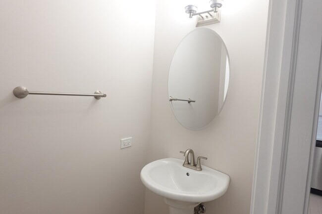 Building Photo - 3430 Blue Ridge Dr