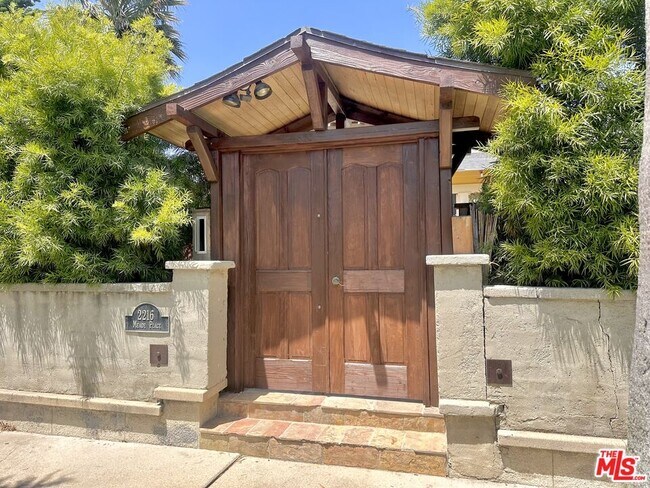 Building Photo - 2216 Meade Pl