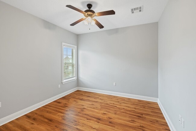 Building Photo - 5831 Weeping Willow Dr