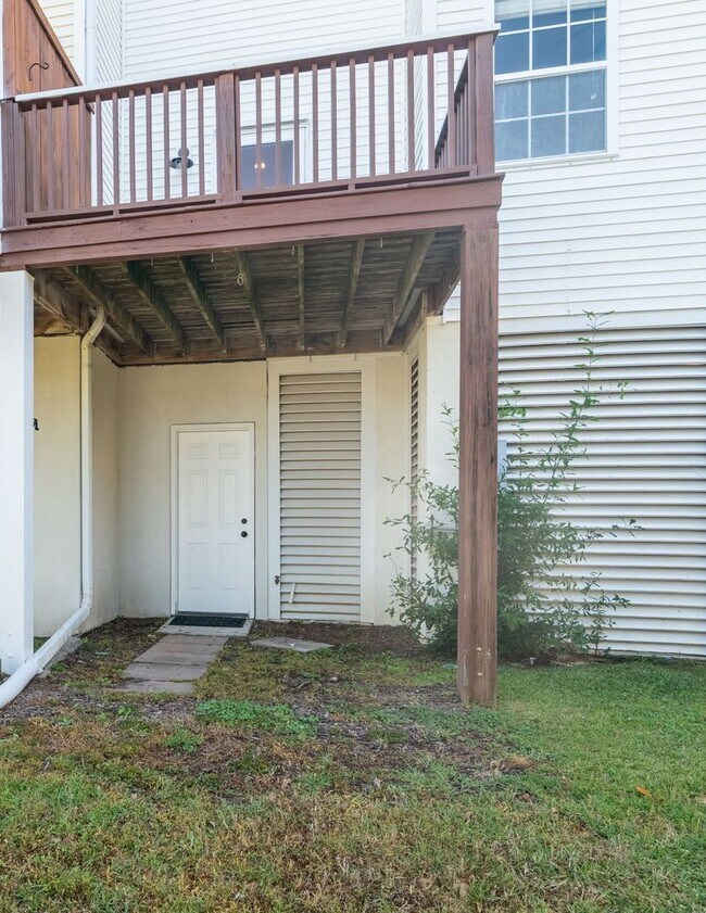 Building Photo - 116 Winding River Dr