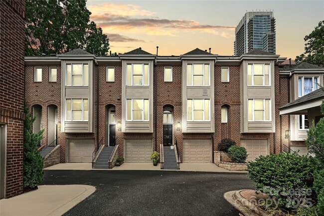 Primary Photo - 343 W 7th St