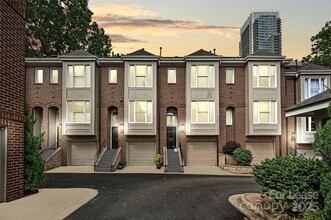 Building Photo - 343 W 7th St