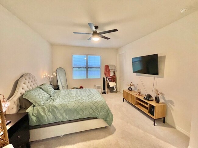 Building Photo - Sanford - 2 Bedroom, 2 Bathroom - $2,495.00