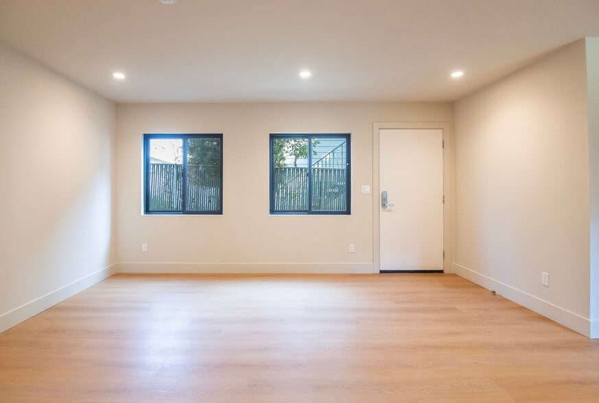 Building Photo - 4541 1/2 Melbourne Ave