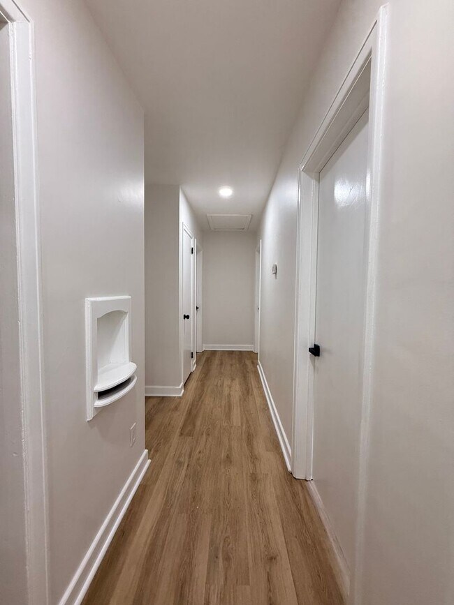 Building Photo - Recently Remodeled | Spacious Open Layout | Move-In Ready