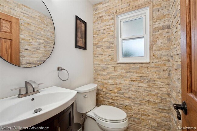 Building Photo - 19263 Sunset St