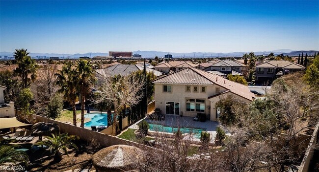 Building Photo - 834 Roseberry Dr